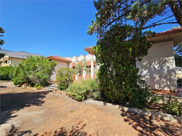 Villa Unifamiliare a 300 mt dal Mare – Lotto di 1.100 mq